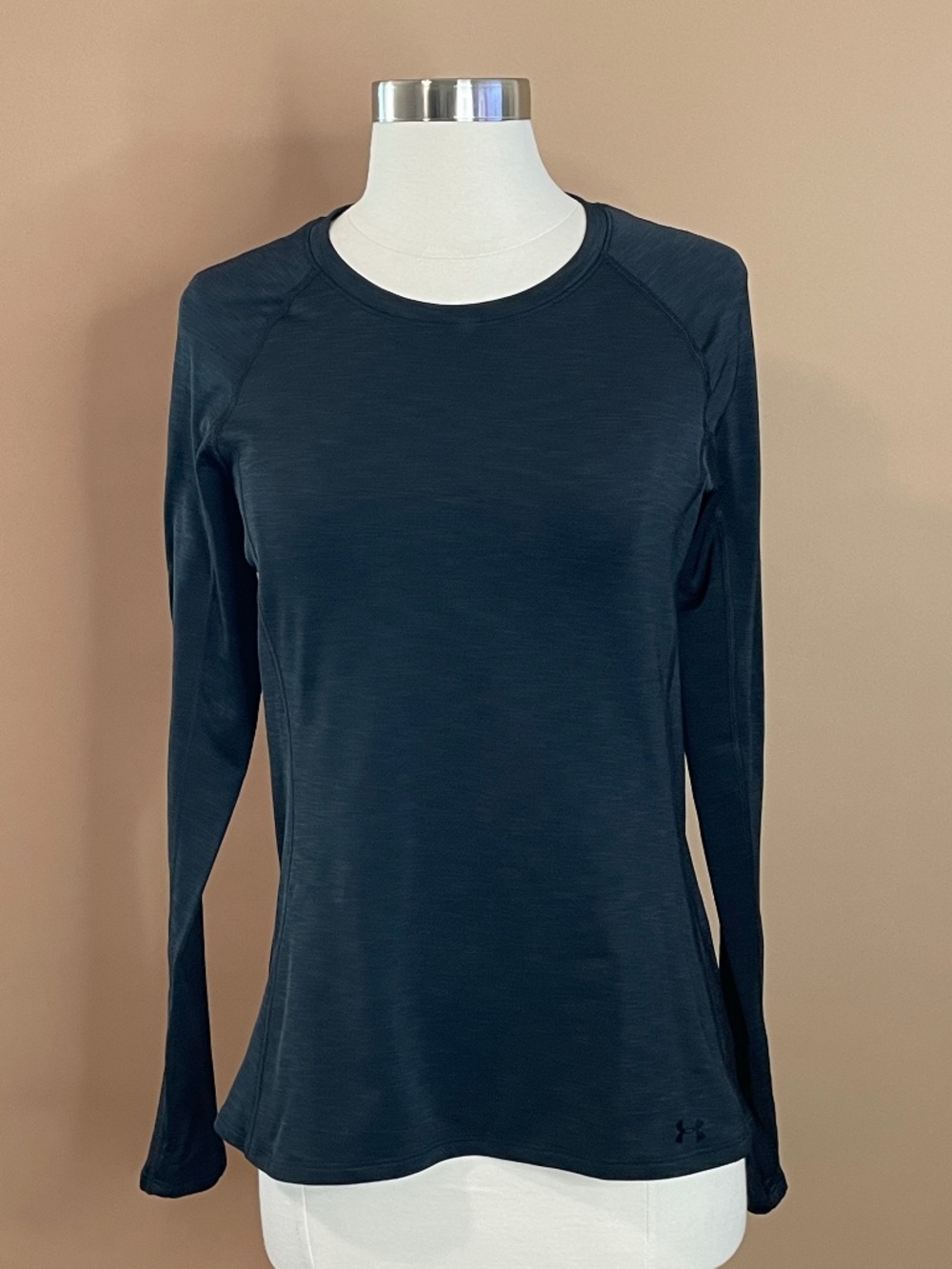 Under Armour ColdGear Womens M Black Long Sleeve Crew Thumbhole Base Layer Top